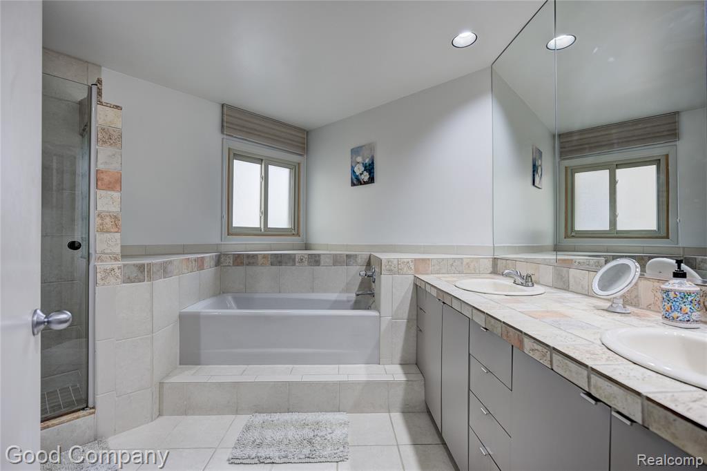 6255 Celeste Road West Bloomfield, MI 48322 - Photo 26 of 50