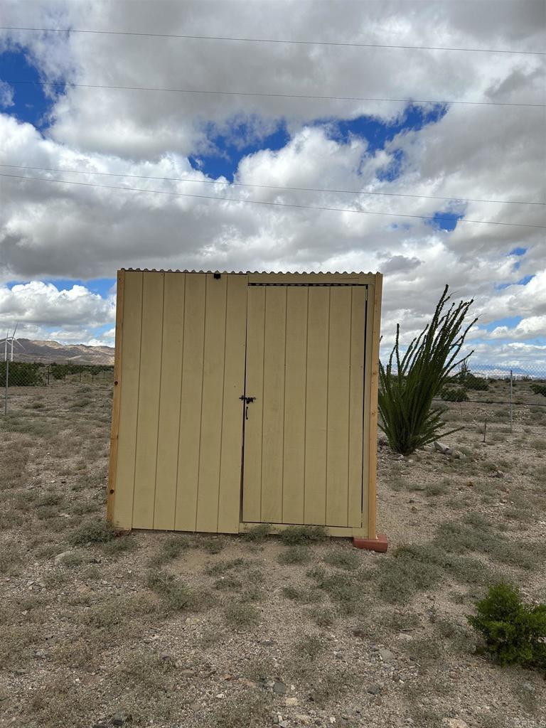 920 Joshua Road El Centro, CA 92243 - Photo 4 of 9 a view of a sky