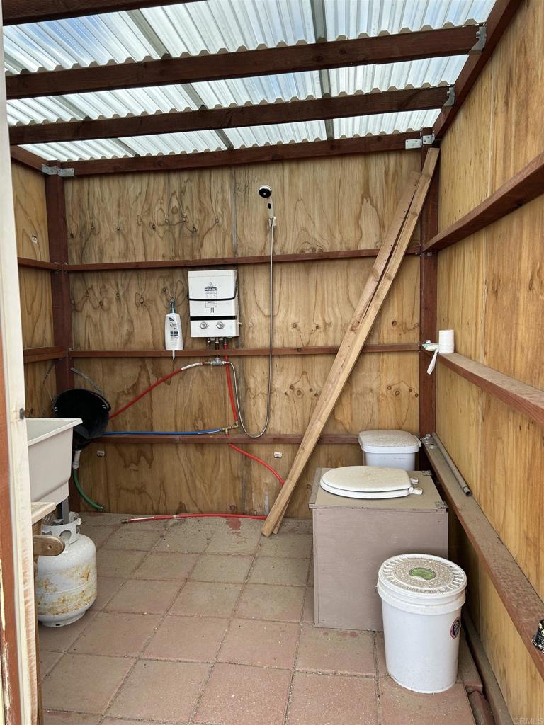 920 Joshua Road El Centro, CA 92243 - Photo 6 of 9 a bathroom with a toilet and a bathtub