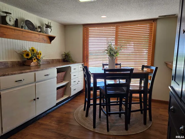 $200,000 | 18520 North 1450th Road, Macomb, IL 61455