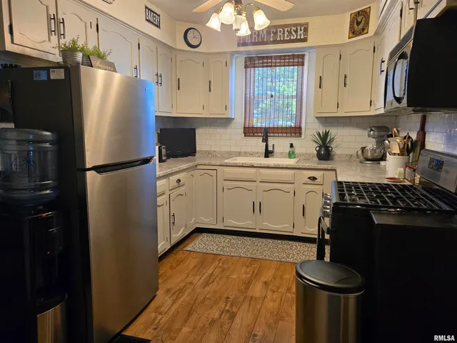 $200,000 | 18520 North 1450th Road, Macomb, IL 61455