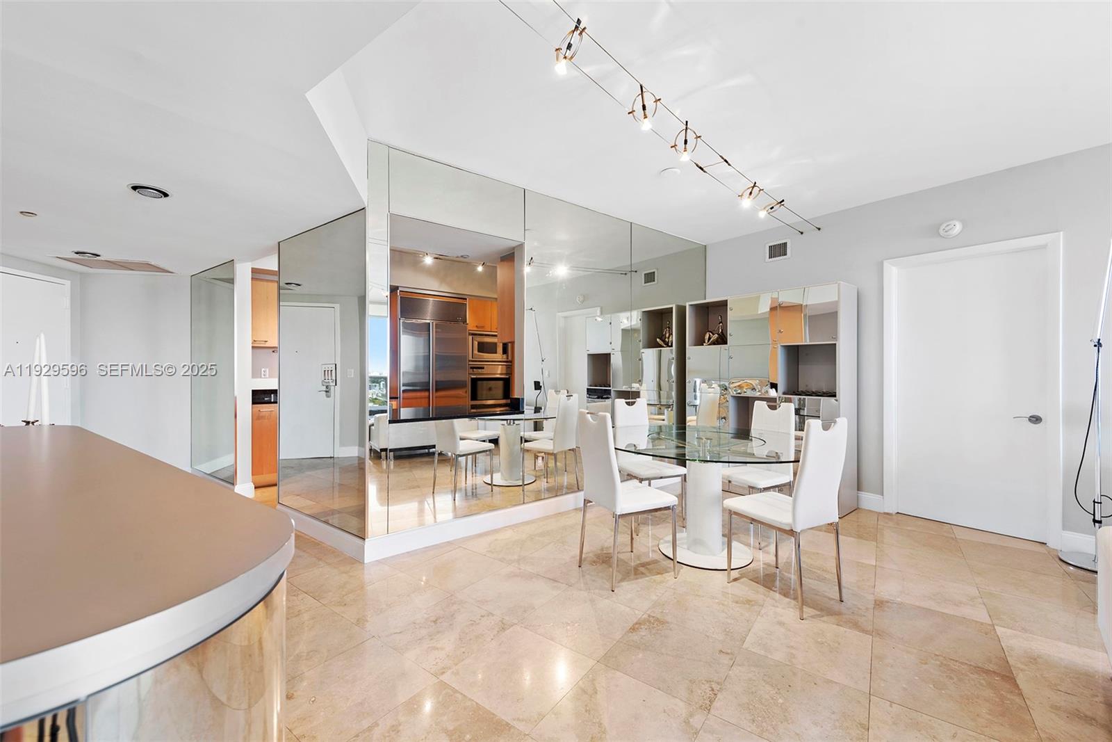 400 Alton Road, Unit 1805 Miami Beach, FL 33139 - Photo 13 of 41