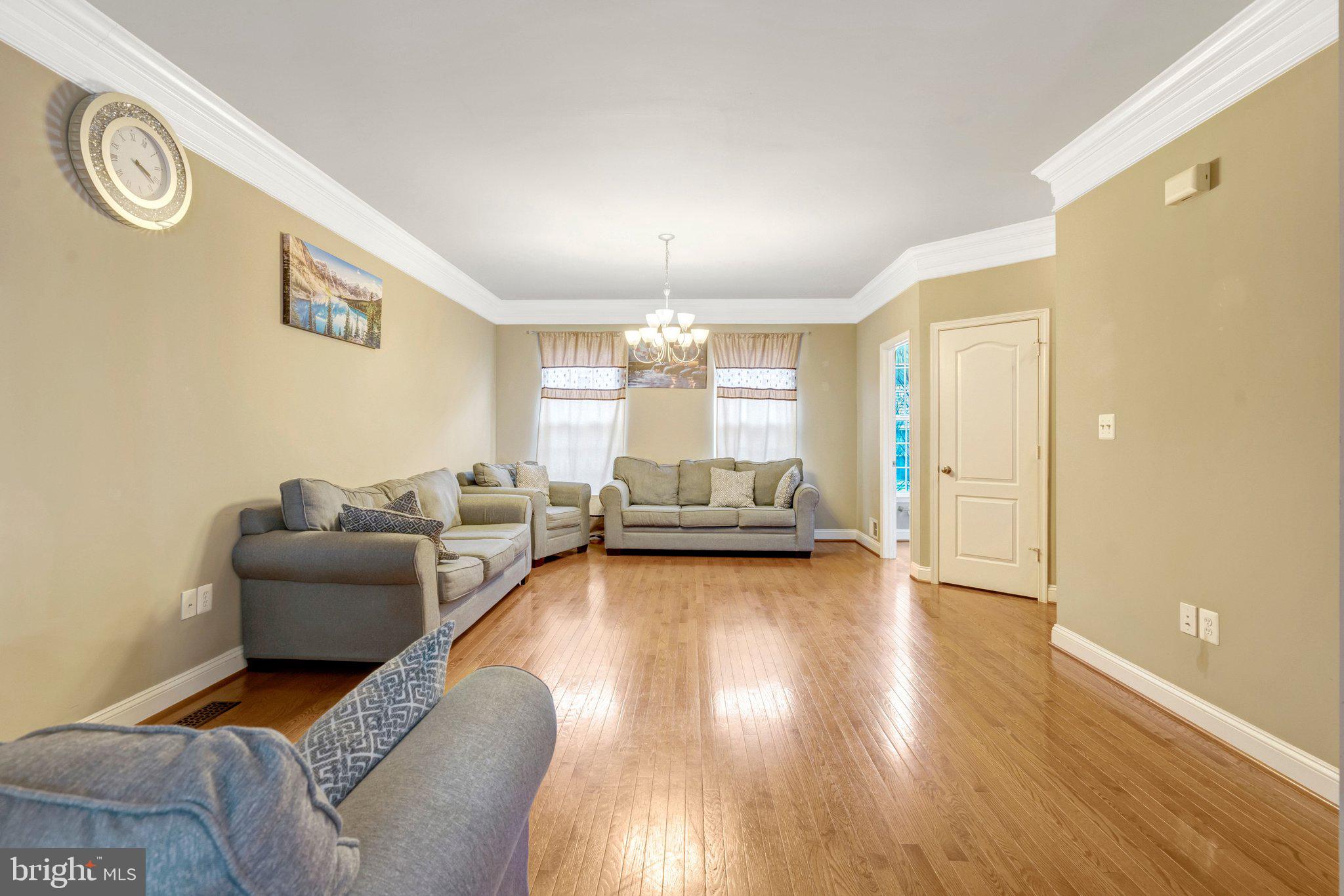 4302 Potomac Highlands Circle Triangle, VA 22172 - Photo 35 of 43 Spacious living area with warm tones.