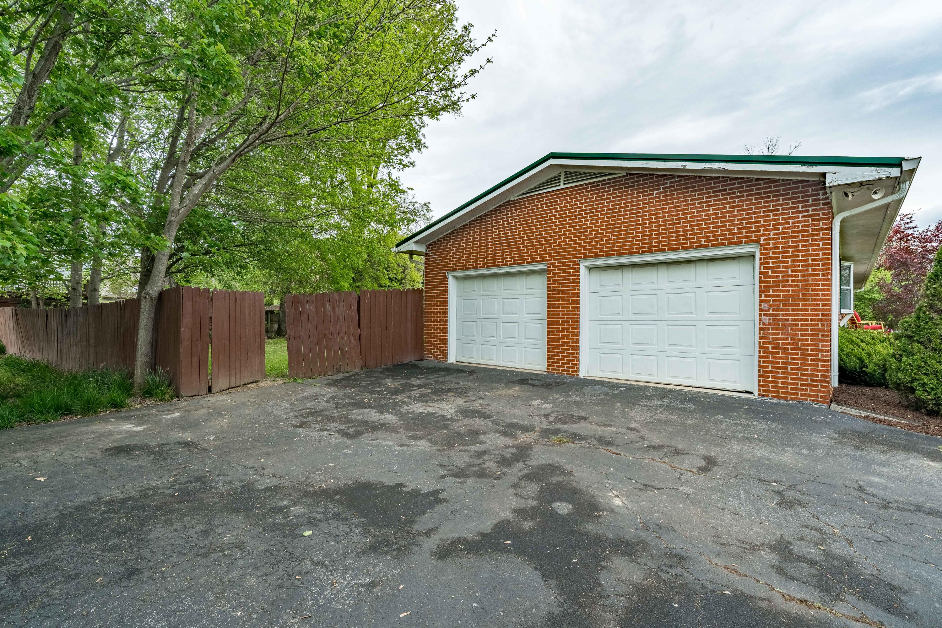 111 Fairridge Road Johnson City, TN 37604 - Photo 11 of 60 111 Fairridge Road (34 of 65)