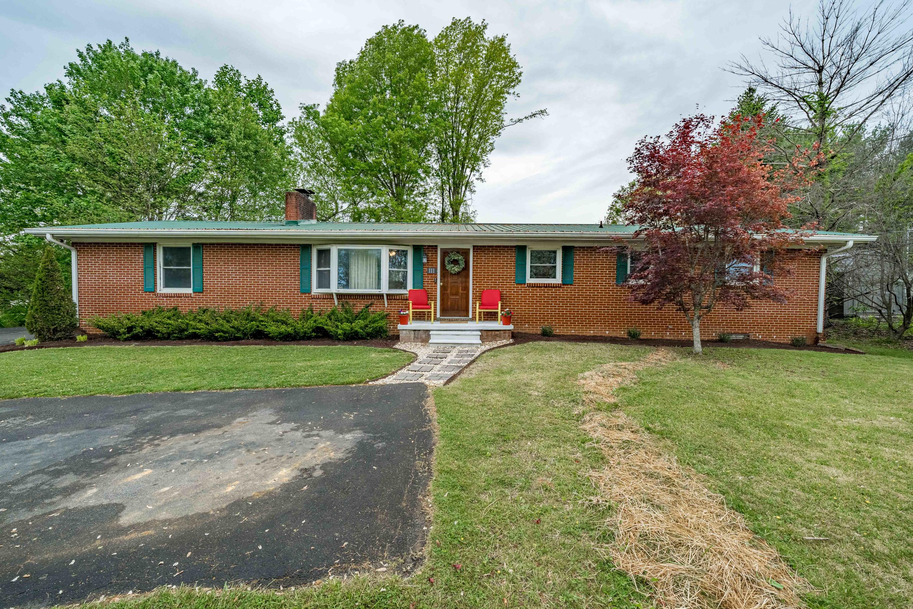 111 Fairridge Road Johnson City, TN 37604 - Photo 2 of 60 111 Fairridge Road (27 of 65)