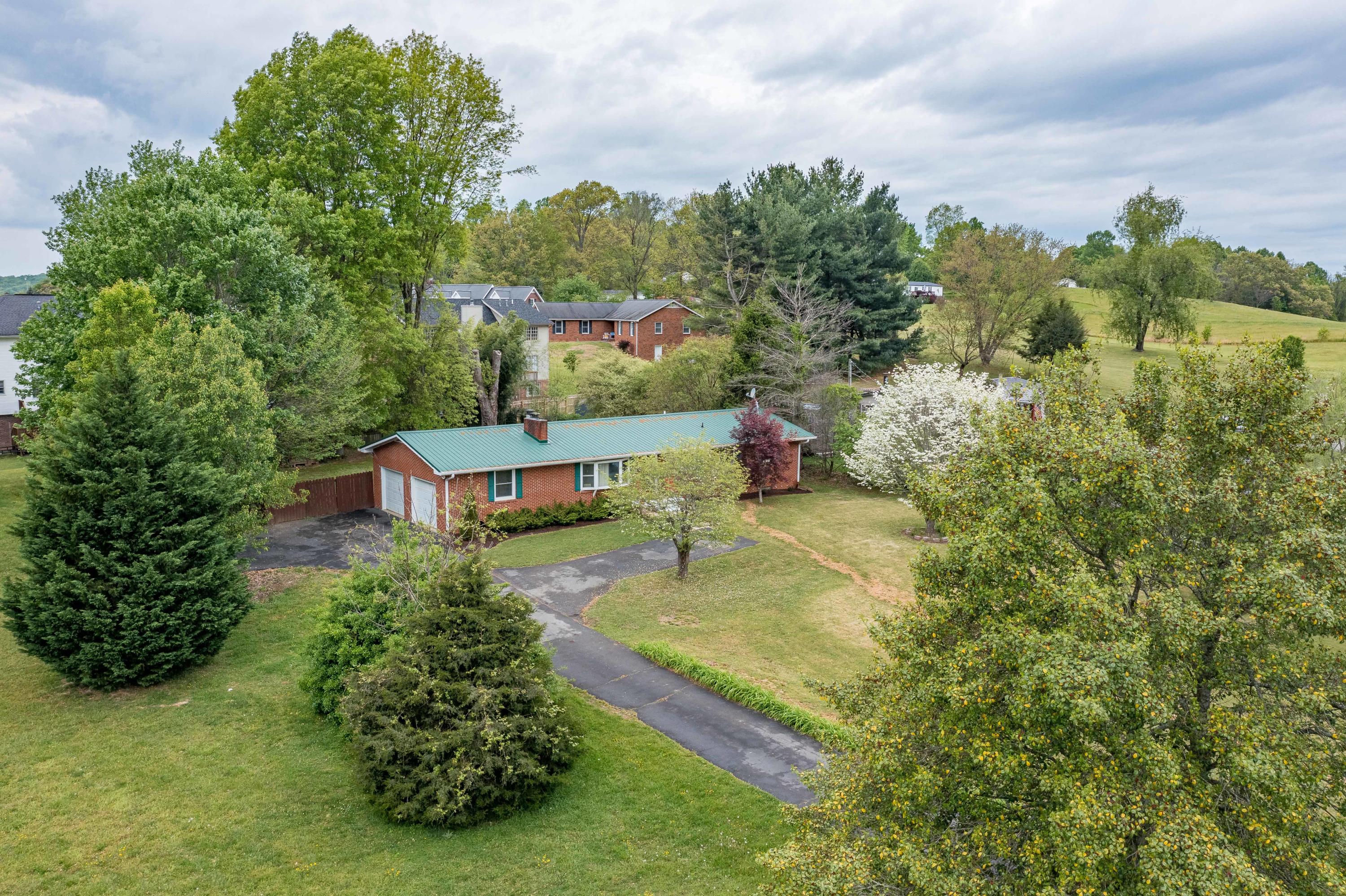 111 Fairridge Road Johnson City, TN 37604 - Photo 39 of 60 111 Fairridge Road (7 of 65)