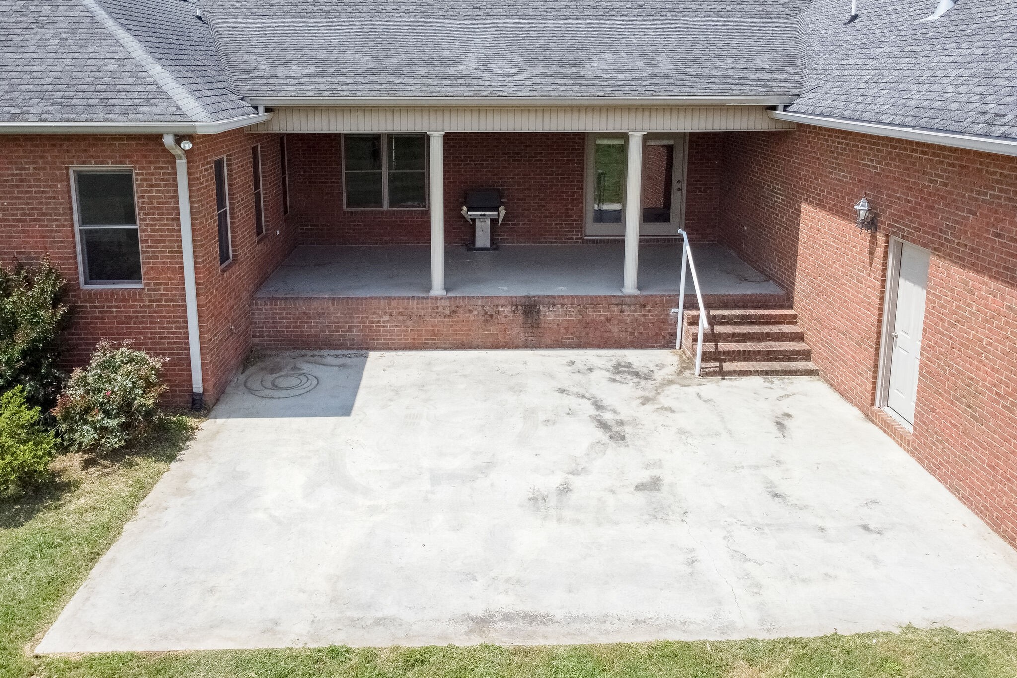 1169 Shedd Road Manchester, TN 37355 - Photo 24 of 36 a front view of house with yard