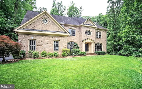 a view of a white house with yard and plants