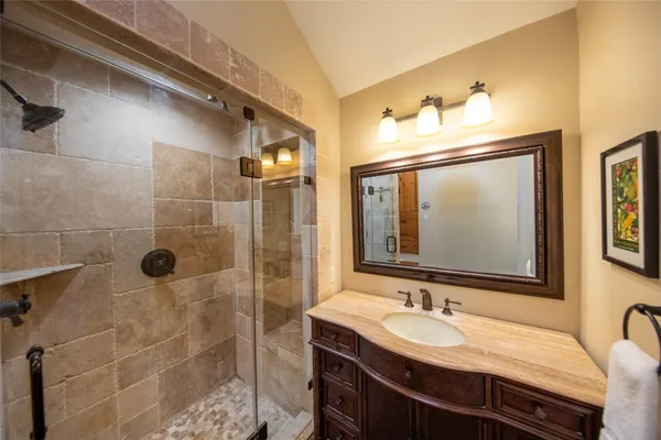 $767,000 | 10 Feather Fall Place, The Woodlands, TX 77381
