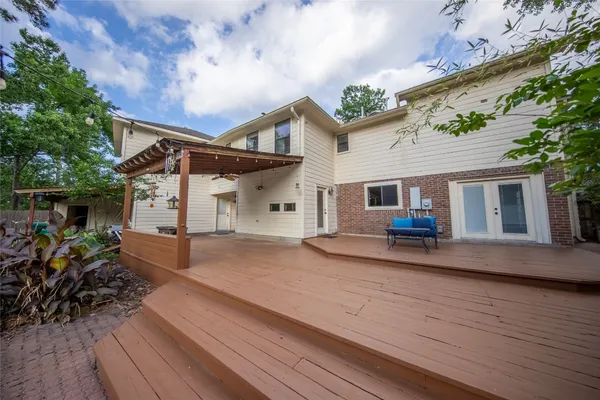 $767,000 | 10 Feather Fall Place, The Woodlands, TX 77381