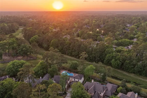 $767,000 | 10 Feather Fall Place, The Woodlands, TX 77381