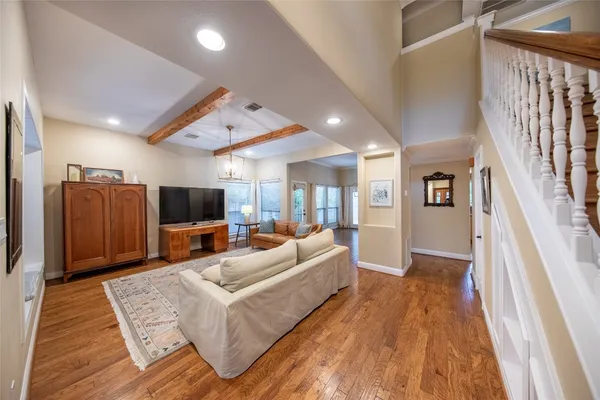 $767,000 | 10 Feather Fall Place, The Woodlands, TX 77381