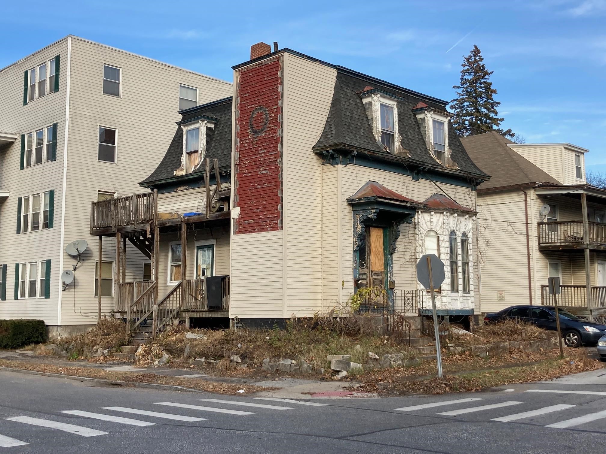 104 Harrison Street Manchester, NH 03104 - Photo 1 of 40