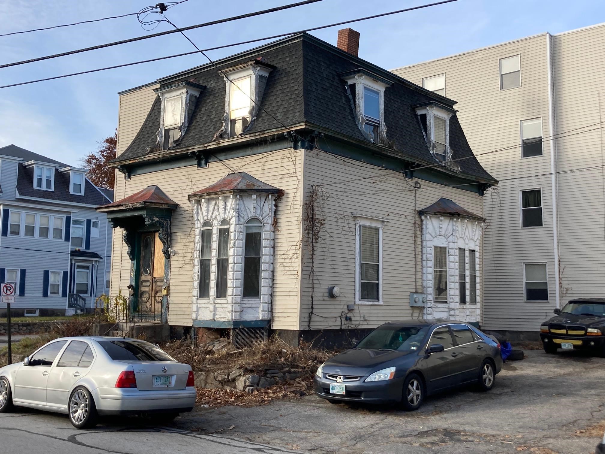 104 Harrison Street Manchester, NH 03104 - Photo 3 of 40