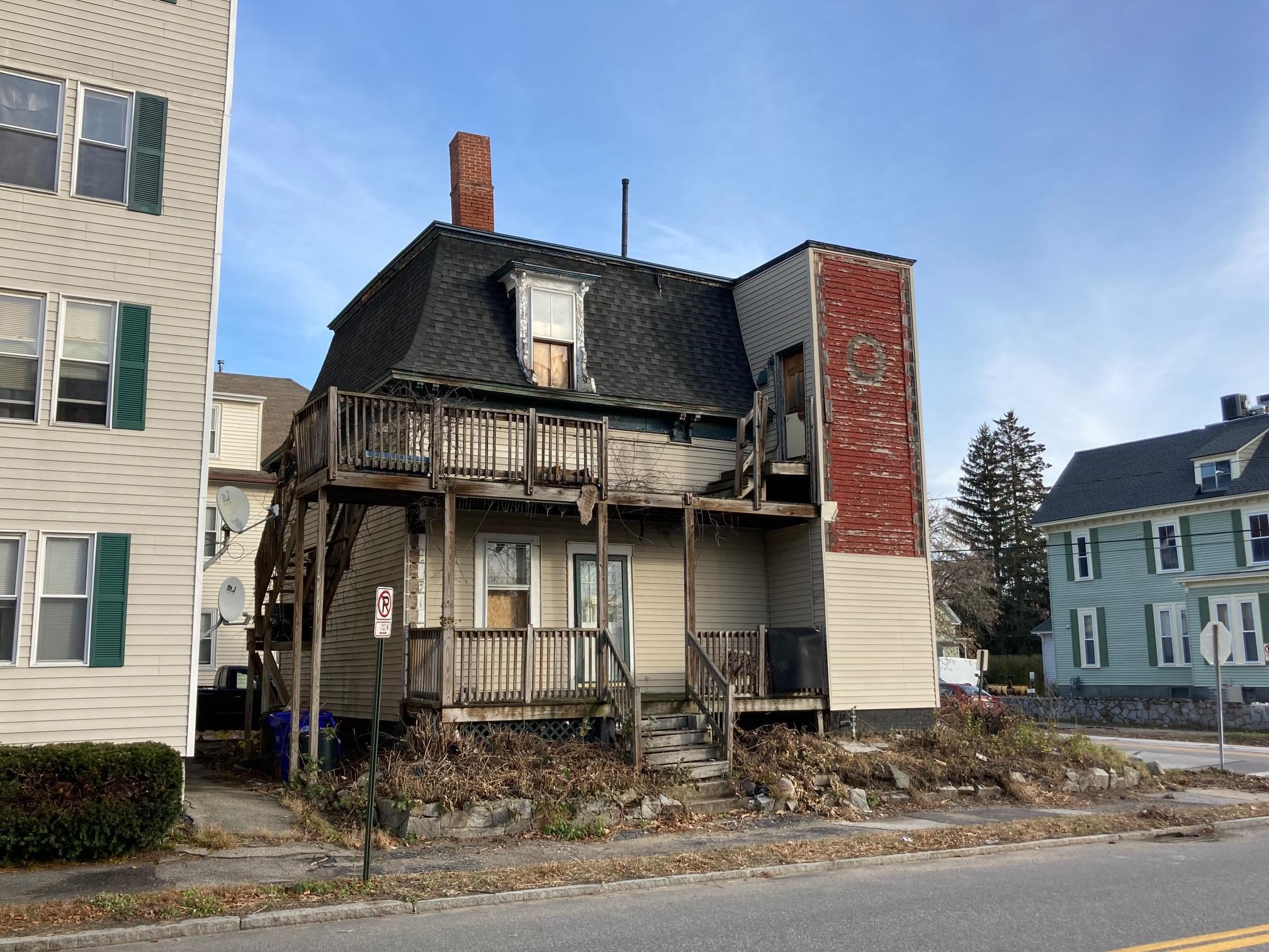 104 Harrison Street Manchester, NH 03104 - Photo 4 of 40