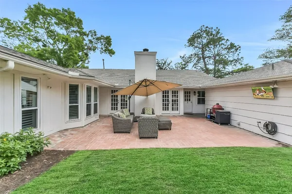 $685,000 | 7706 Meadowbriar Lane, Houston, TX 77063