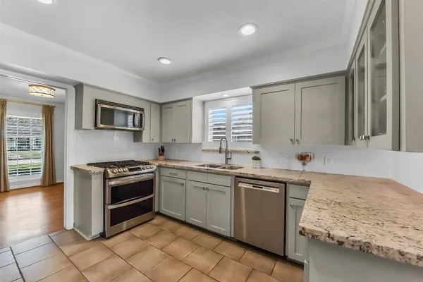 $665,000 | 7706 Meadowbriar Lane, Houston, TX 77063
