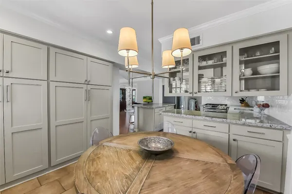 $685,000 | 7706 Meadowbriar Lane, Houston, TX 77063