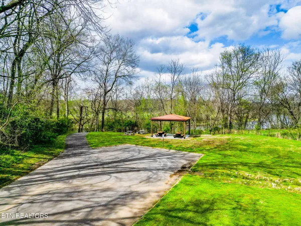 $569,900 | 1958 River Mist Circle, New Market, TN 37820