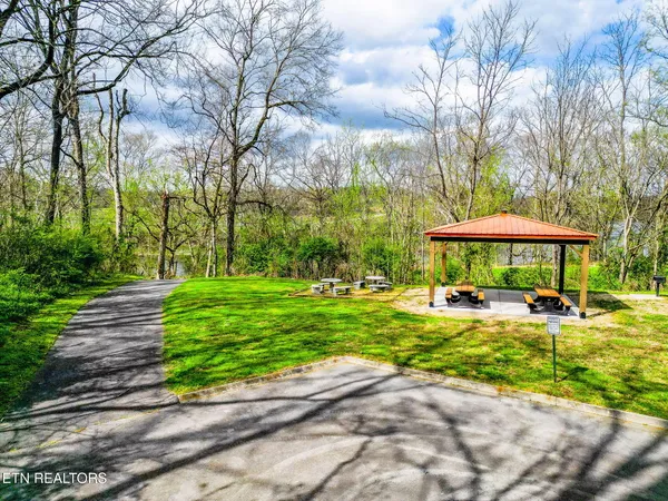 $569,900 | 1958 River Mist Circle, New Market, TN 37820