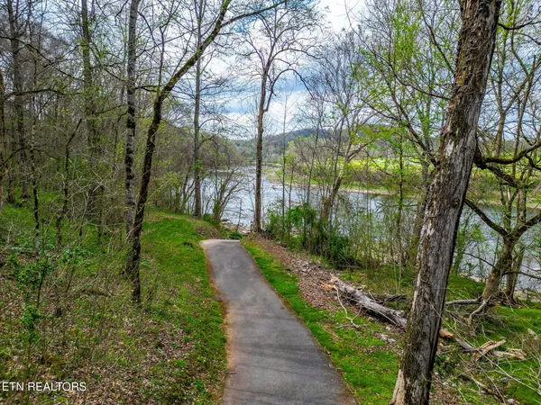 $569,900 | 1958 River Mist Circle, New Market, TN 37820