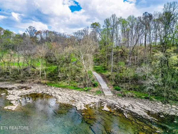 $569,900 | 1958 River Mist Circle, New Market, TN 37820