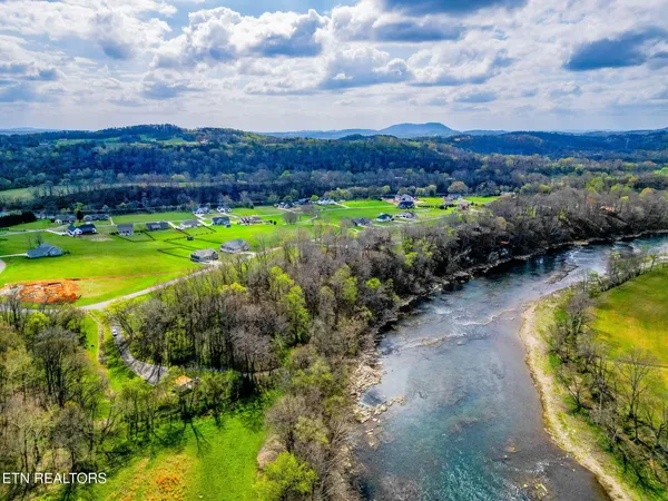 $569,900 | 1958 River Mist Circle, New Market, TN 37820