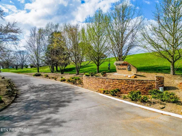 $569,900 | 1958 River Mist Circle, New Market, TN 37820