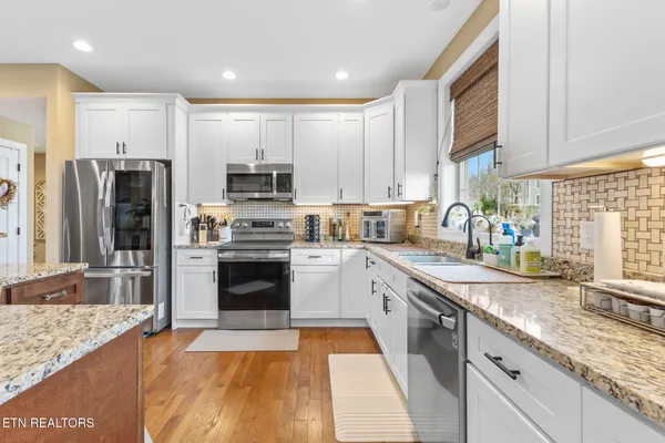 $569,900 | 1958 River Mist Circle, New Market, TN 37820