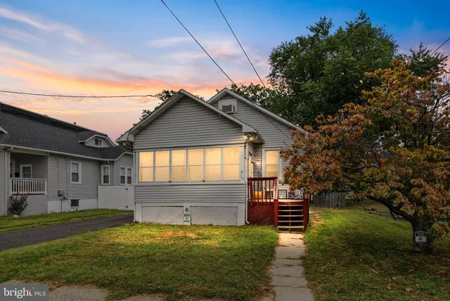 $270,000 | 15 North Poplar Avenue, Maple Shade, NJ 08052