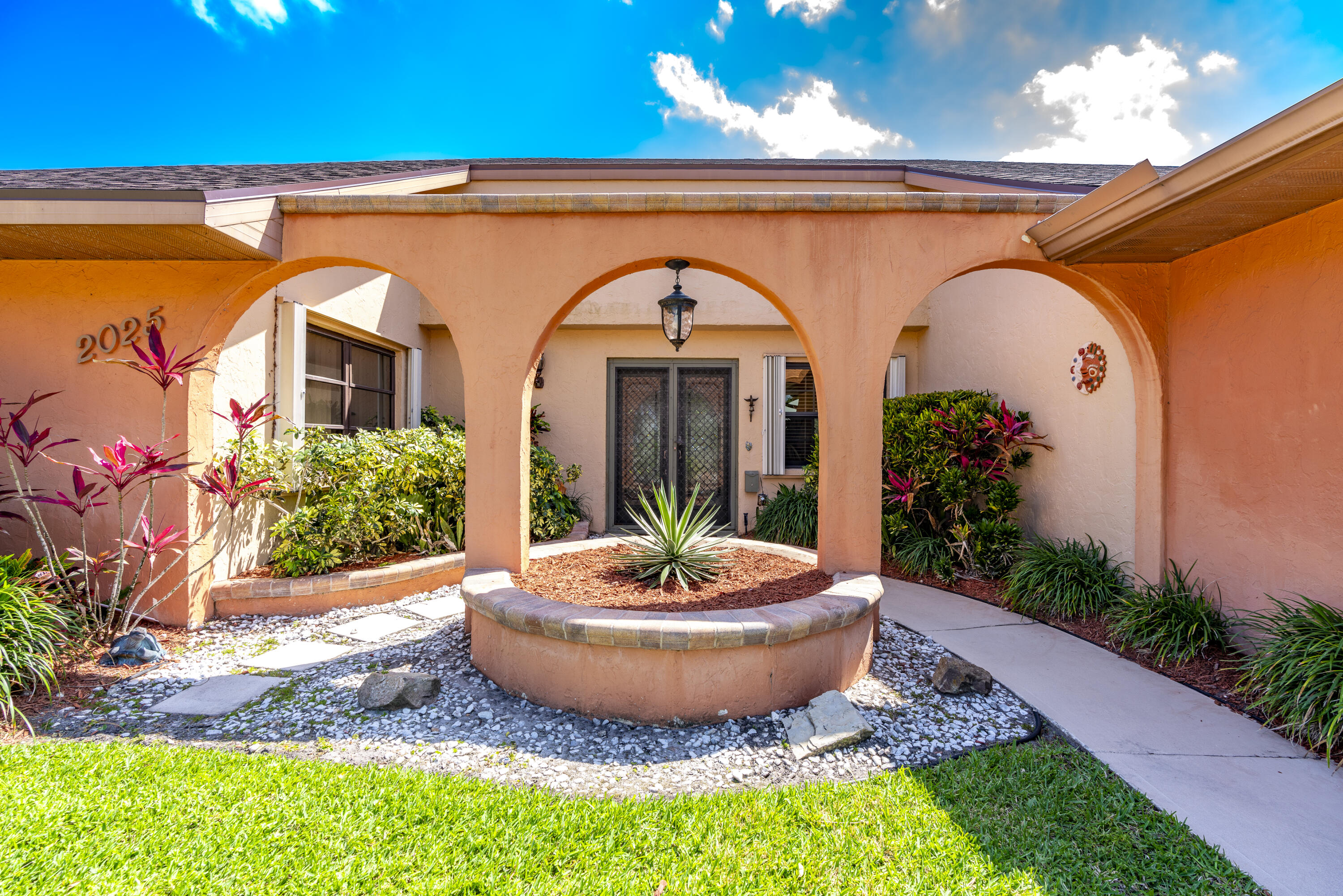 2025 Southeast Erwin Road Port St. Lucie, FL 34952 - Photo 2 of 76 iPixx_00_8