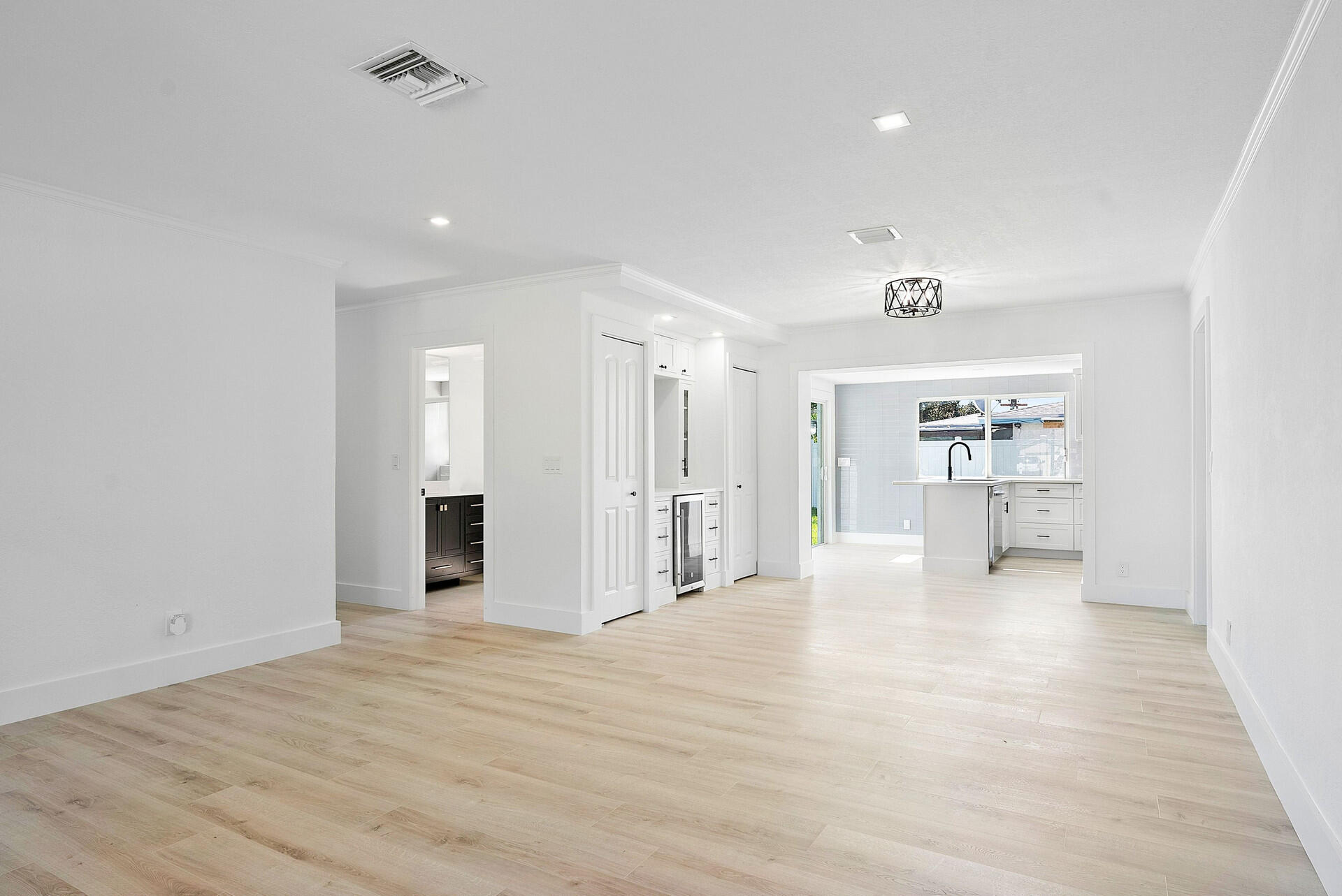 5000 Northwest 3rd Avenue Boca Raton, FL 33431 - Photo 4 of 21 Dining