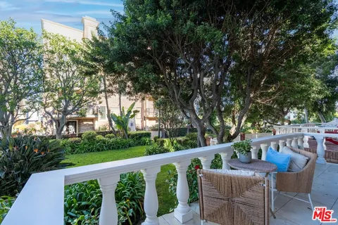 $2,595,000 | 20 Ketch Street, Unit 1, Marina del Rey, CA 90292