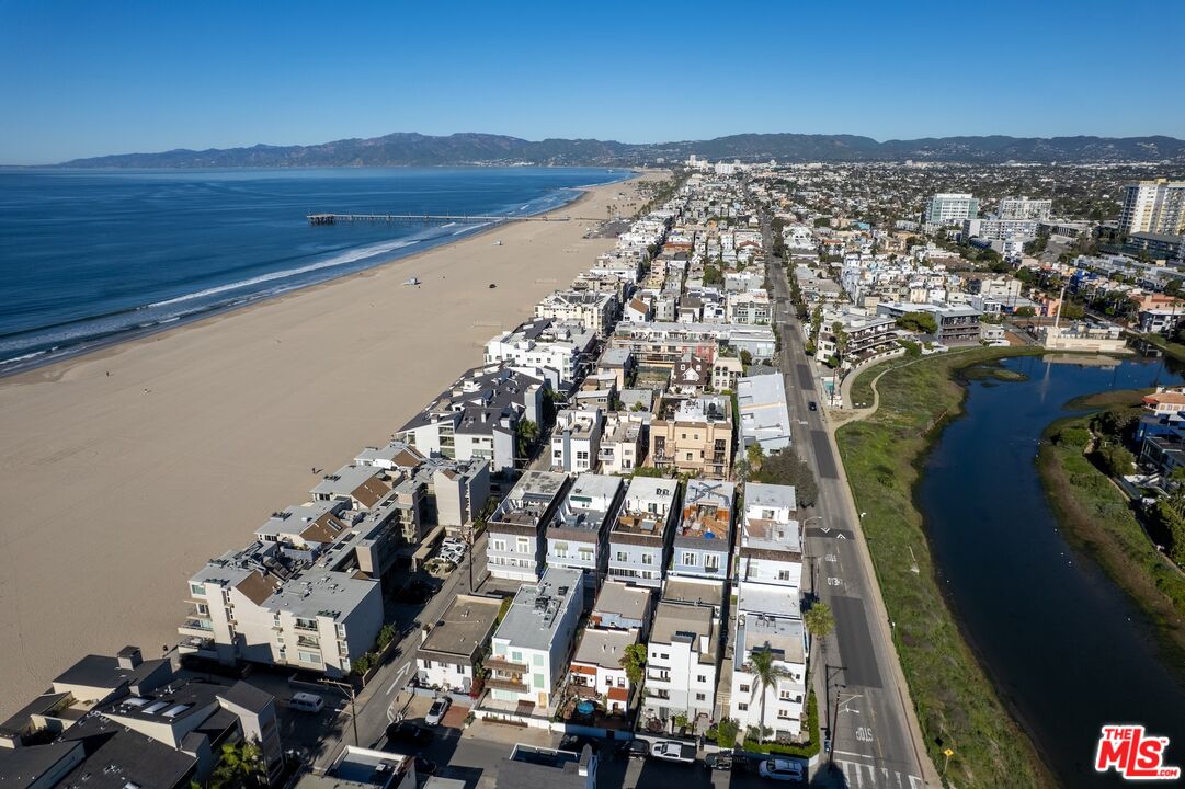 20 Ketch Street, Unit 1 Marina del Rey, CA 90292 - Photo 34 of 37