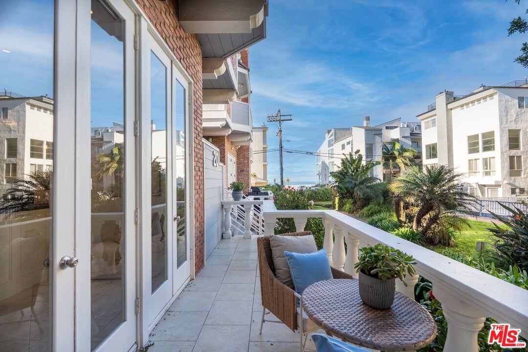 20 Ketch Street, Unit 1 Marina del Rey, CA 90292 - Photo 7 of 37