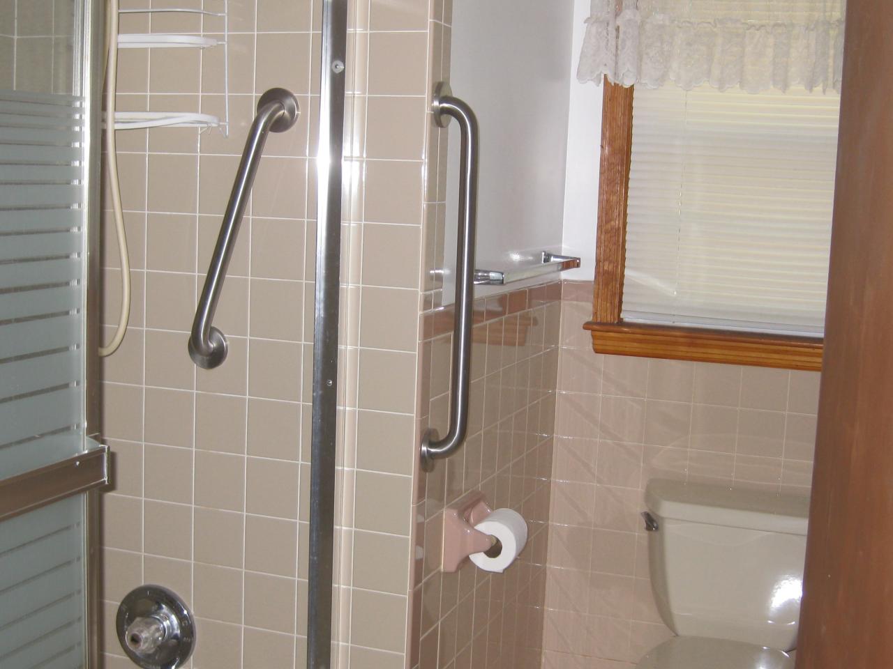 601 Magnolia Road Roanoke, VA 24019 - Photo 11 of 17 Full Bath