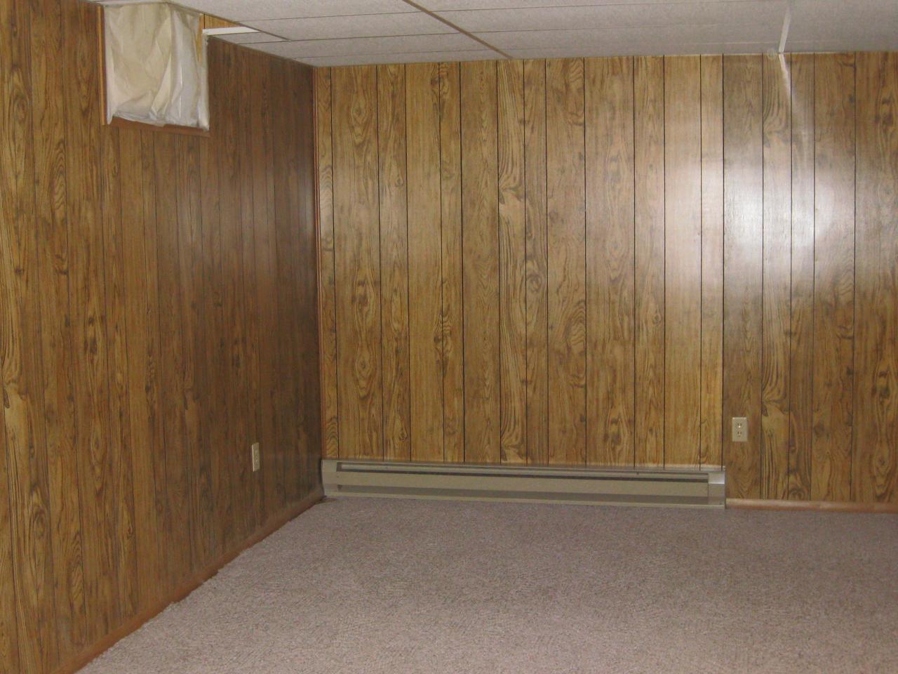 601 Magnolia Road Roanoke, VA 24019 - Photo 8 of 17 Downstairs Bedroom
