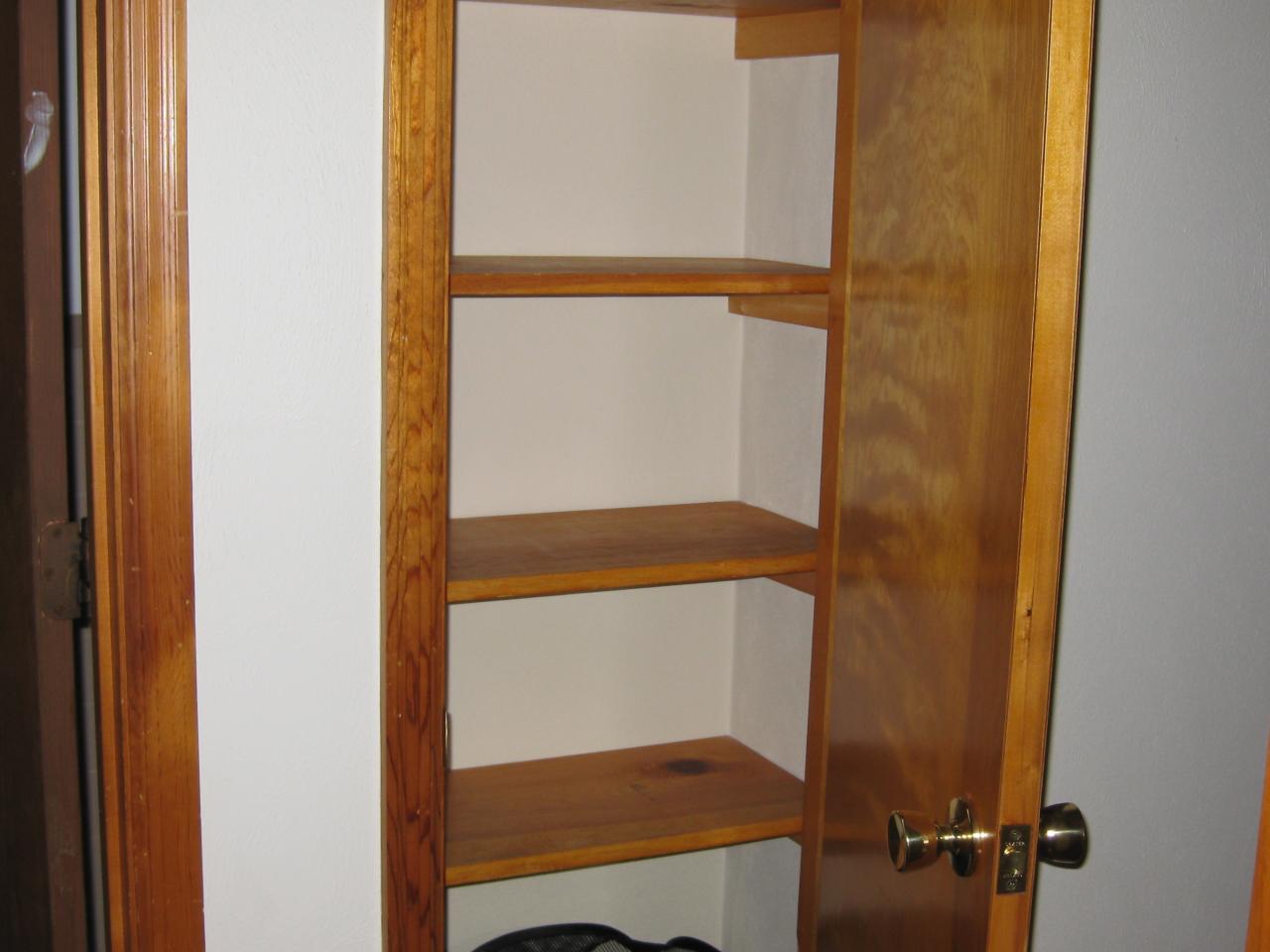 601 Magnolia Road Roanoke, VA 24019 - Photo 10 of 17 Hall Closet