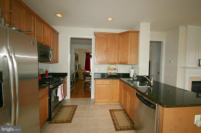 9253 Laurel Ridge Crossing Road Lorton, VA 22079 - Photo 1 of 27 Kitchen