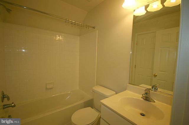 9253 Laurel Ridge Crossing Road Lorton, VA 22079 - Photo 12 of 27 Bath 3