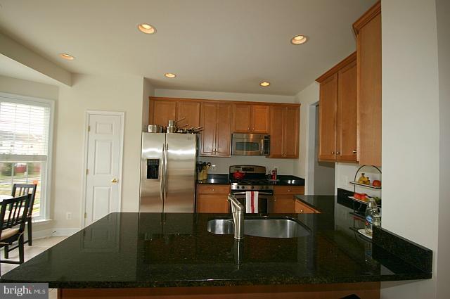 9253 Laurel Ridge Crossing Road Lorton, VA 22079 - Photo 17 of 27 Kitchen