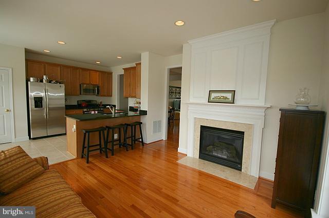 9253 Laurel Ridge Crossing Road Lorton, VA 22079 - Photo 3 of 27 Family Room