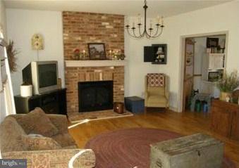 13446 Gruber Road Clear Spring, MD 21722 - Photo 8 of 28 Living Room