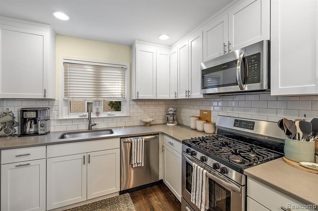 2008 Rosemont Road Berkley, MI 48072 - Photo 43 of 55
