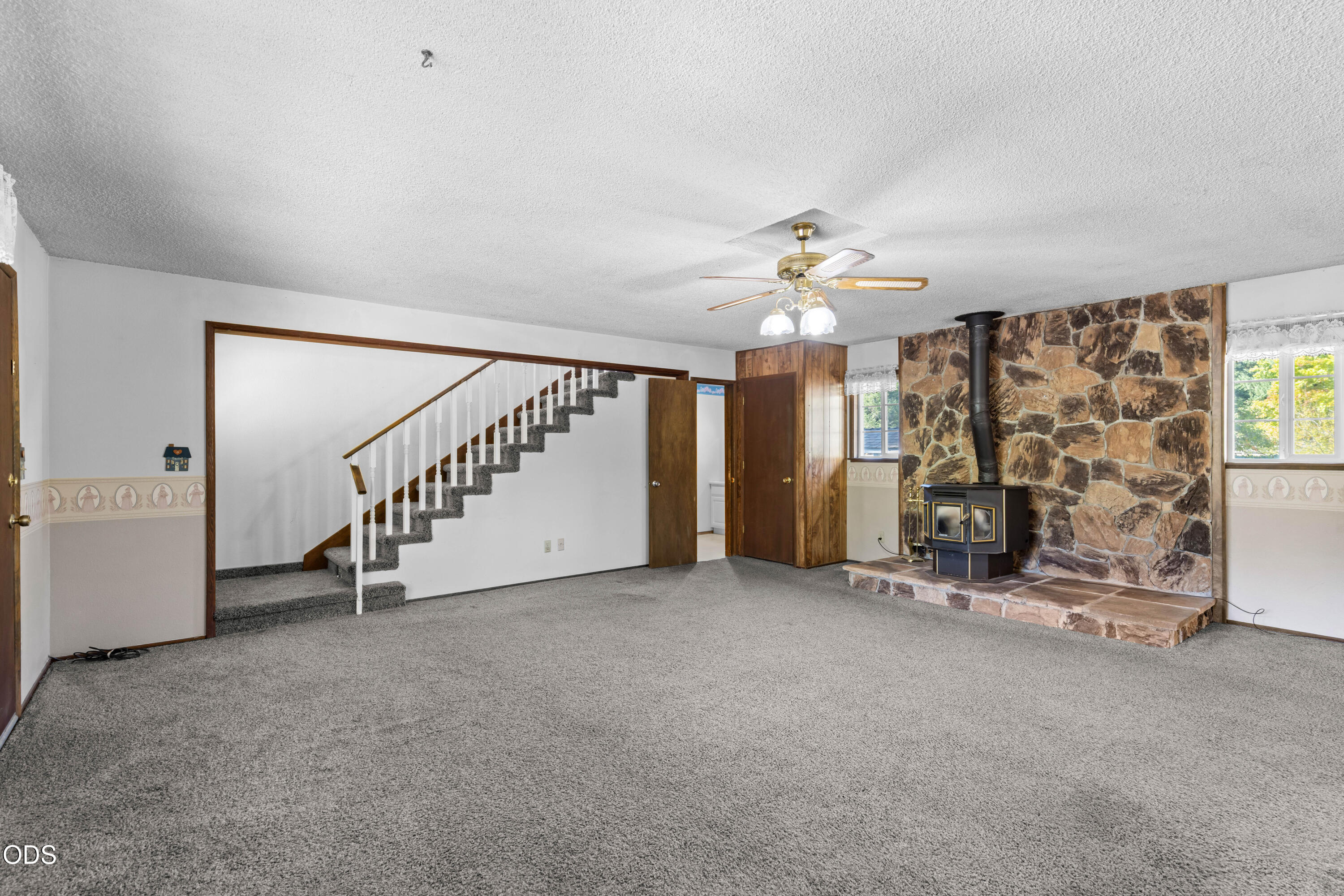 259 Queens Branch Road Rogue River, OR 97537 - Photo 7 of 58 Gallery Image 7