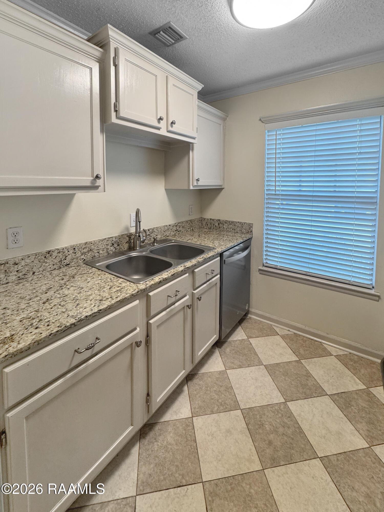 1000 Kaliste Saloom Road, Unit 5 Lafayette, LA 70508 - Photo 2 of 10 1000 Kaliste Saloom Rd 5