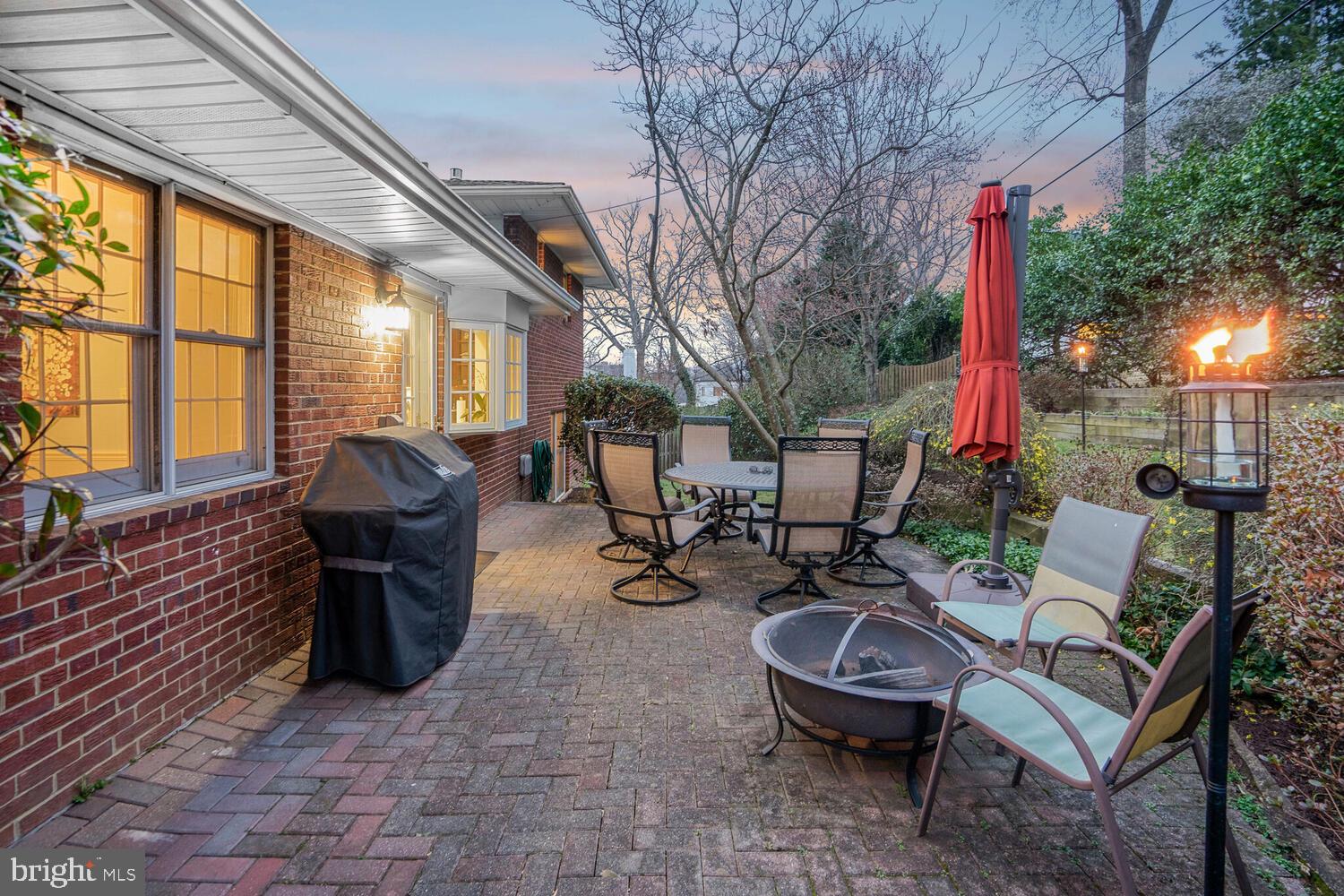 412 Underhill Place Alexandria, VA 22305 - Photo 36 of 45 a building outdoor space with patio furniture and potted plants