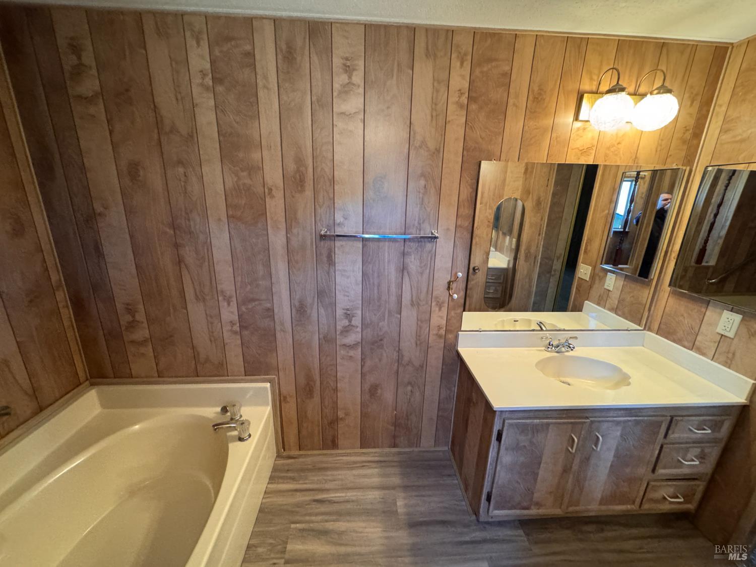 137 Bluestone Court Santa Rosa, CA 95409 - Photo 14 of 35 Primary Bath