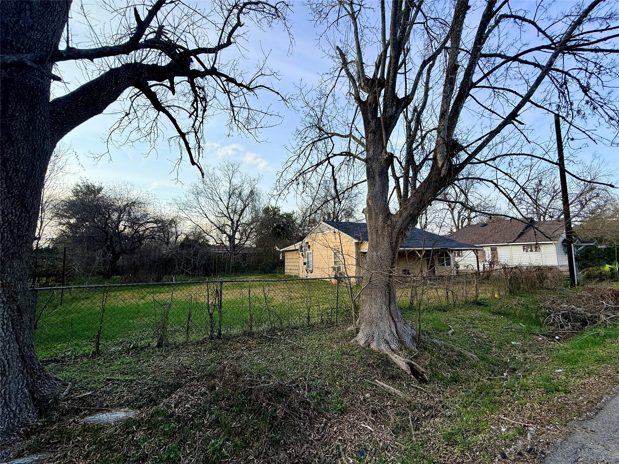 6032 Grace Lane Houston, TX 77021 - Photo 1 of 3 Side view of 10,000 SF lot highlighting depth and redevelopment potential