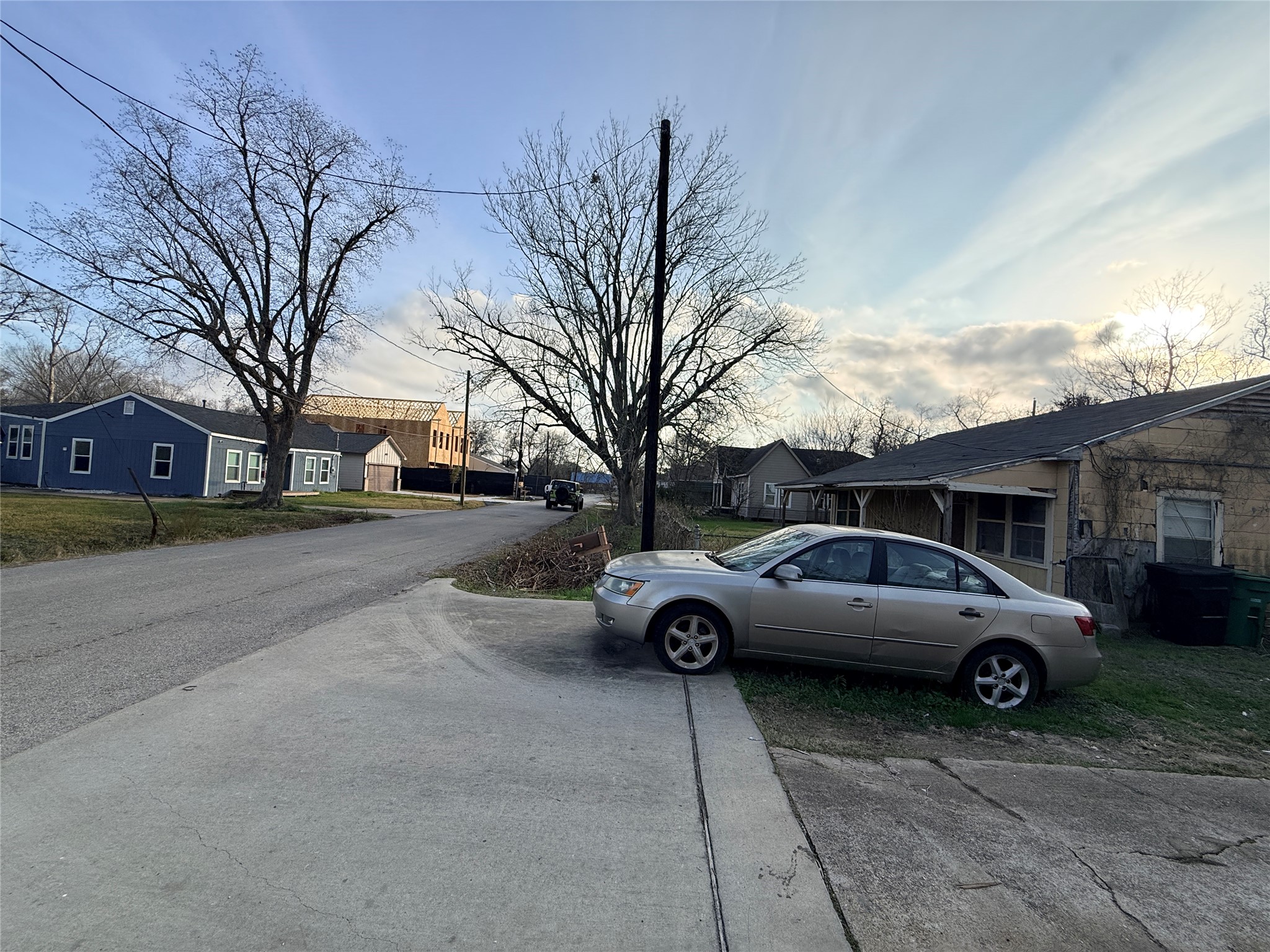 6032 Grace Lane Houston, TX 77021 - Photo 3 of 3 Nearby new construction reflecting multiple recent builds in the immediate area (not subject property).